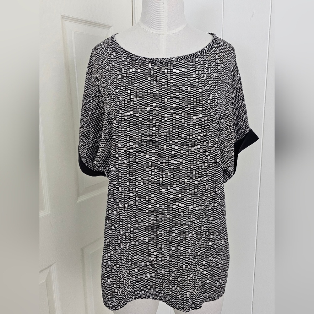 Vince 100% Silk Mosaic Sort Sleeve Blouse Size M